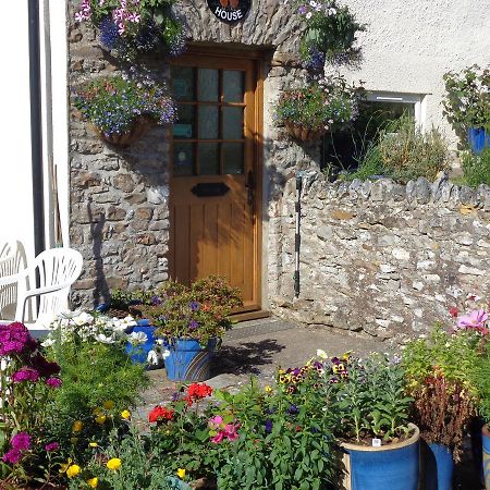 Lodge House B&B Buckland St Mary 외부 사진